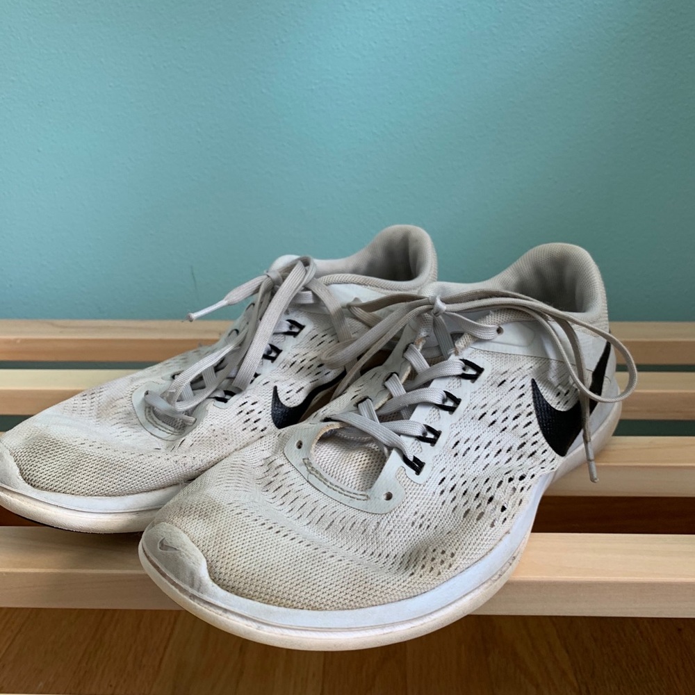 Nike tennis shoes